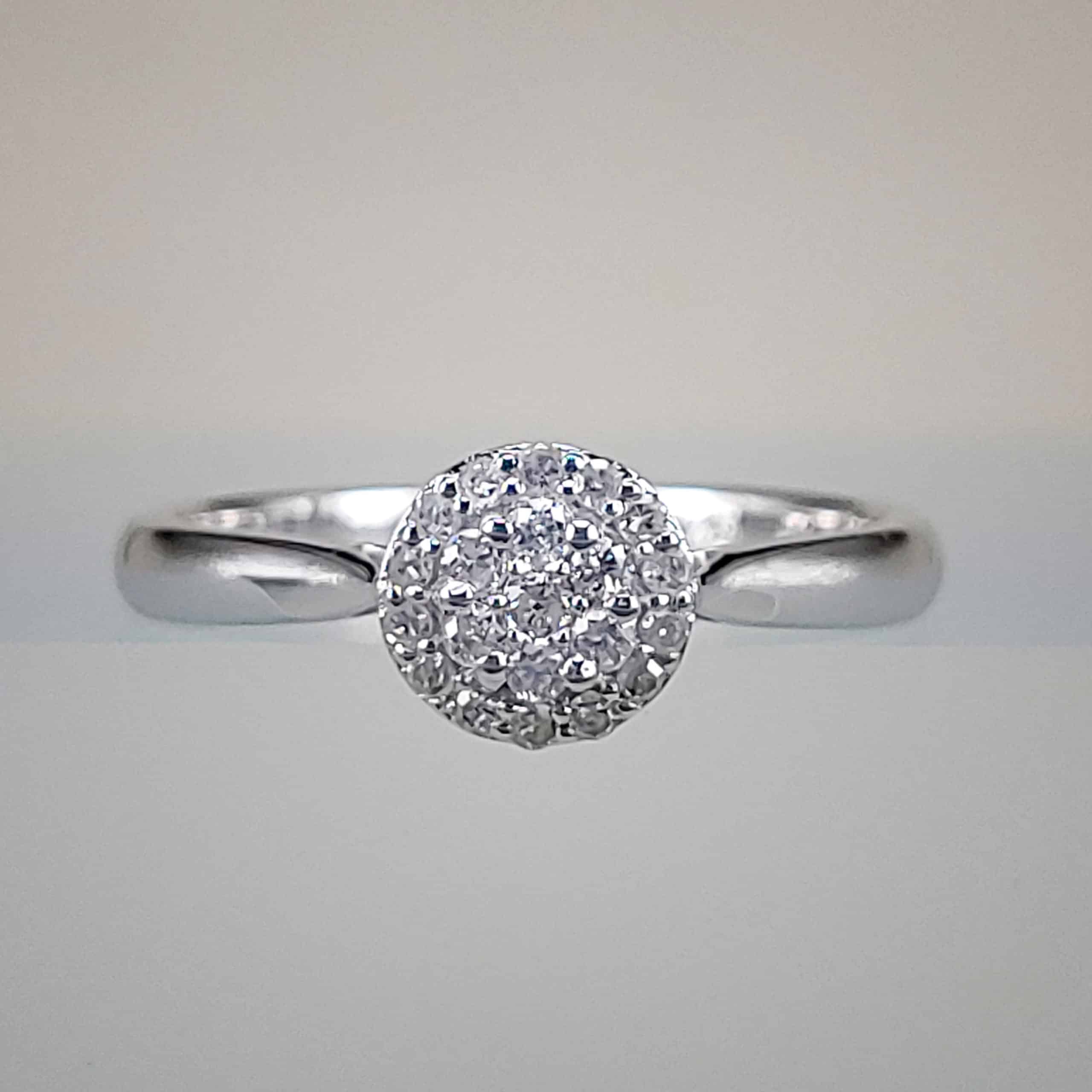 10K White Gold Diamond Cluster Circle w Round Brilliant Diamonds Ring