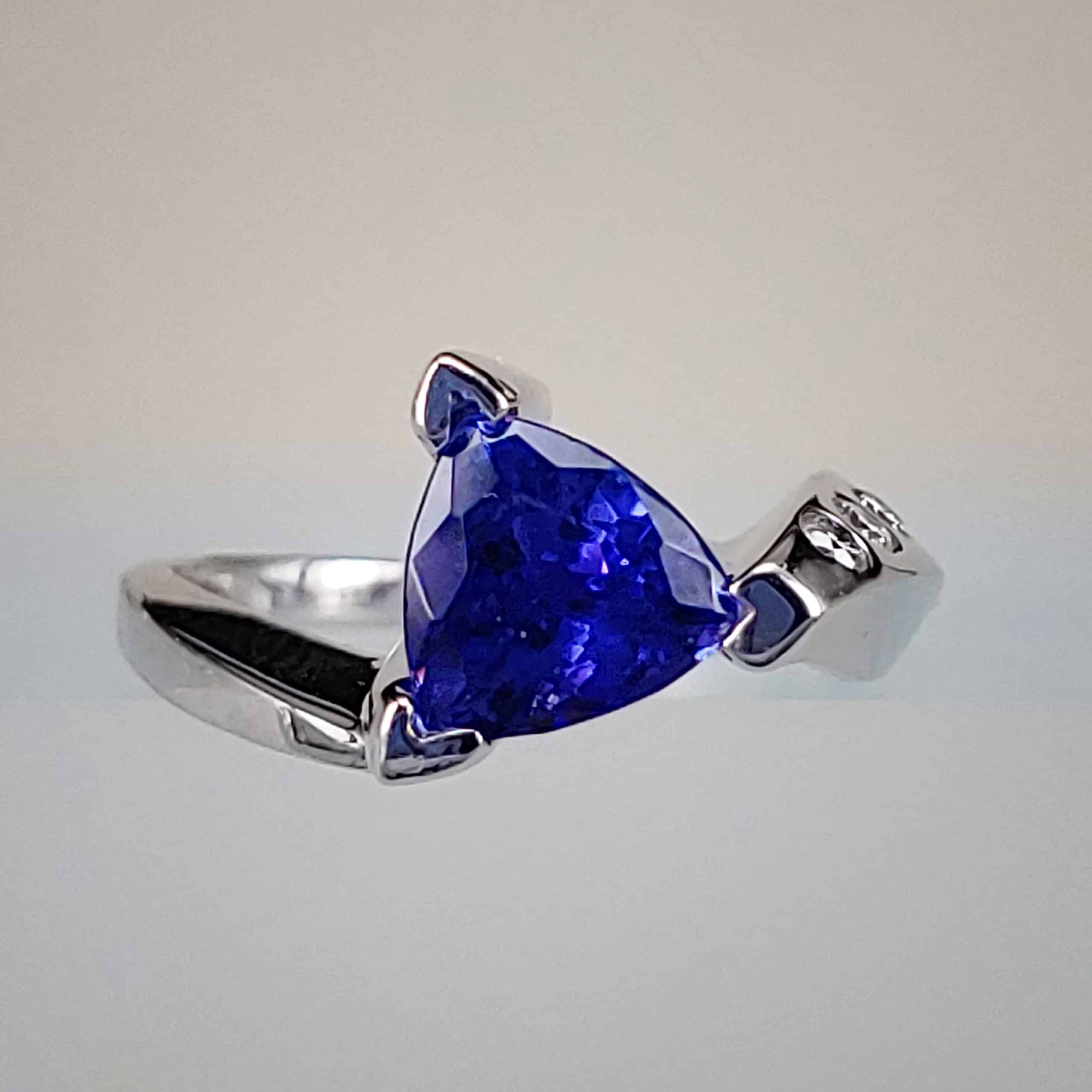 Trillion-Cut Tanzanite w Curved White Gold Shank w V-Prong Setting