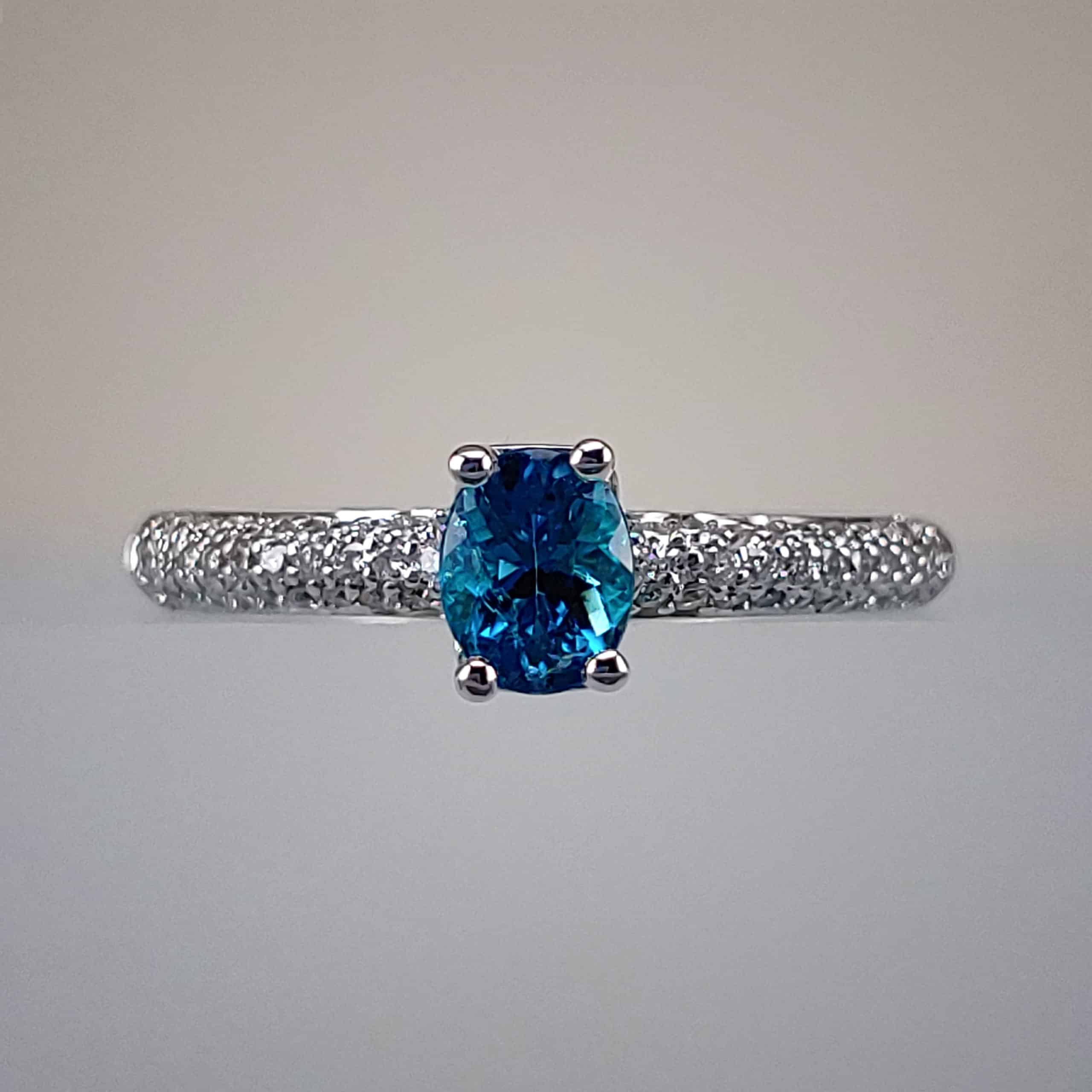 18k White Gold Oval-Cut Paraiba Tourmaline Ring