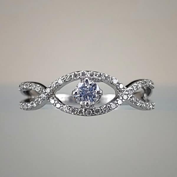 iVS2 1/5 Carat Diamond Split-Shank Engagement Ring